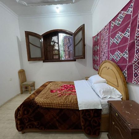 Bob Marley Bed & Breakfast & Restaurantルクソール エクステリア 写真